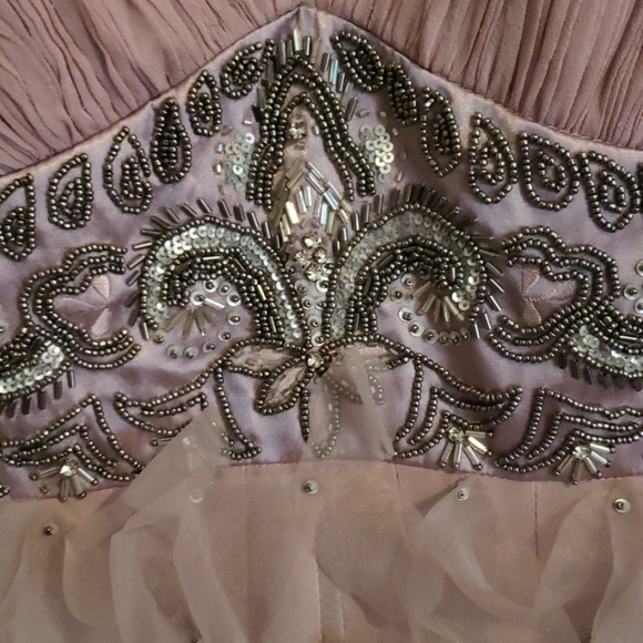 Women's dress - Picture 3 of 5